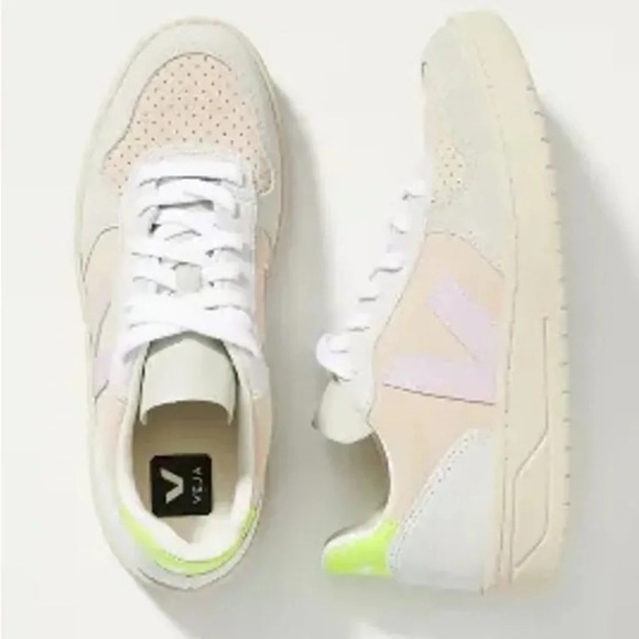 VEJA 
V-10 Trainers | Beige - Picture 1 of 9